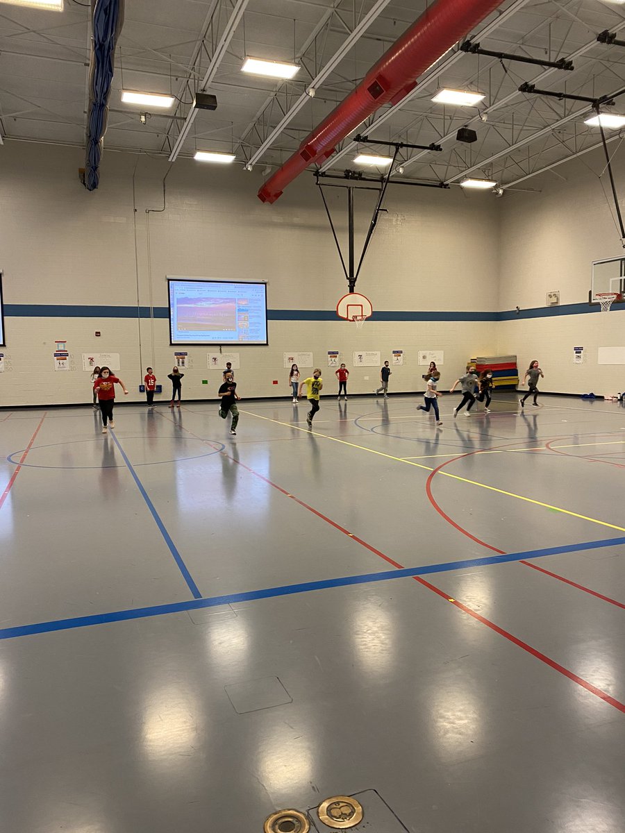 SCStarsPE's tweet image. Big day! Partner pacer relay for our warmup, health video about vaccines (perfect timing to learn about) and finished our time with crazy scooter soccer!  #starssc