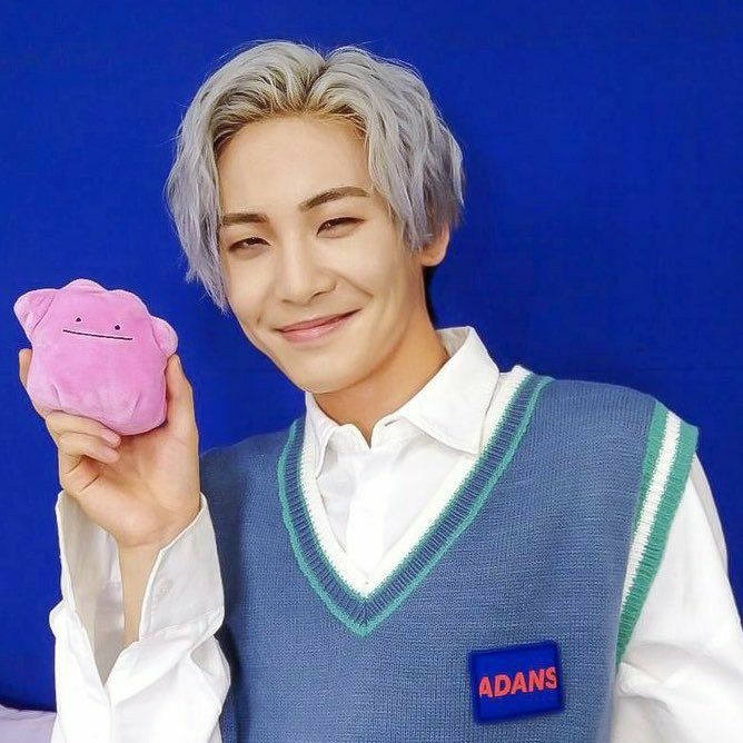 Kawashiri Ren - Main dancer, Lead Vocalist, Sub-Rapper Born March 2nd, 1997 (pisces)173cm. Member color: BlueDuality king