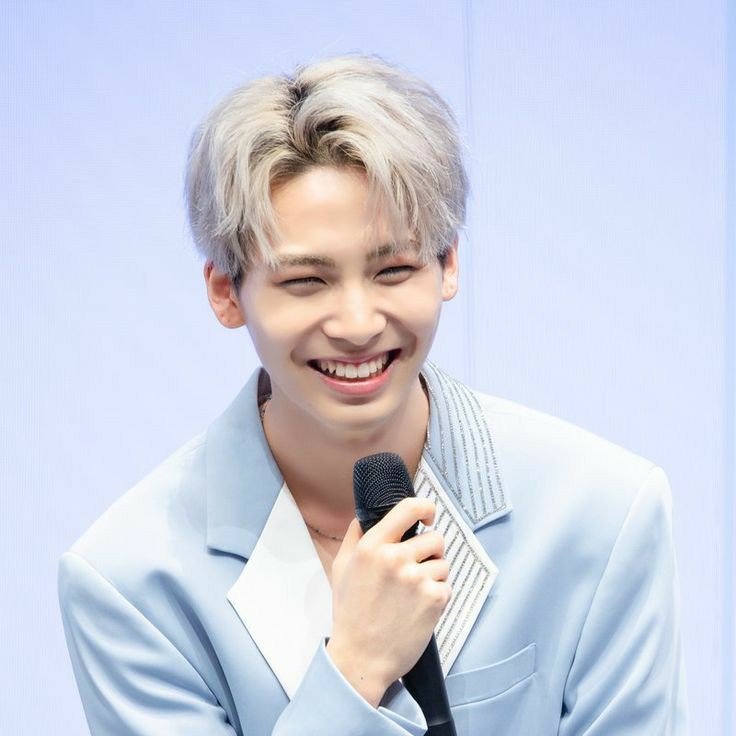 Kawashiri Ren - Main dancer, Lead Vocalist, Sub-Rapper Born March 2nd, 1997 (pisces)173cm. Member color: BlueDuality king