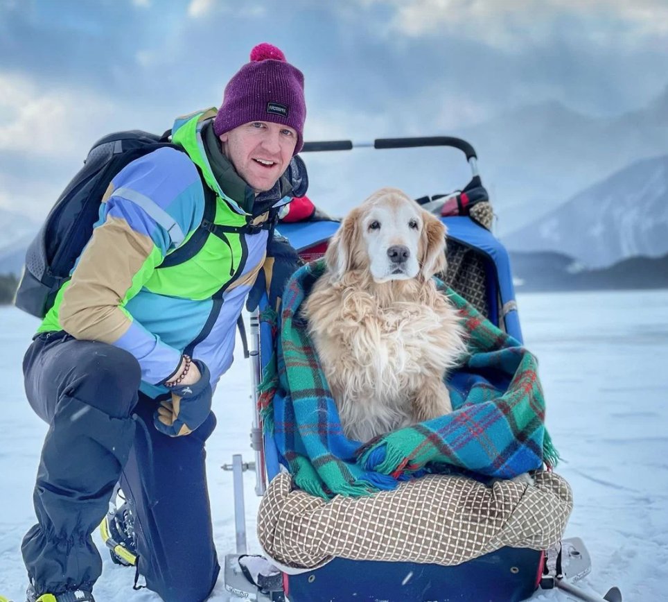 Donny built a special “chariot” so his elderly golden retriever Sully can still go on adventures with him. It works perfectly!