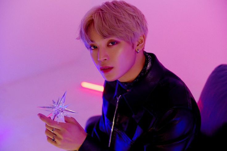 1. Yonashiro Sho - Leader, Main Vocalist. Born Oct. 25th, 1995 (scorpio). 180cm. Member color: greenMuscle training king