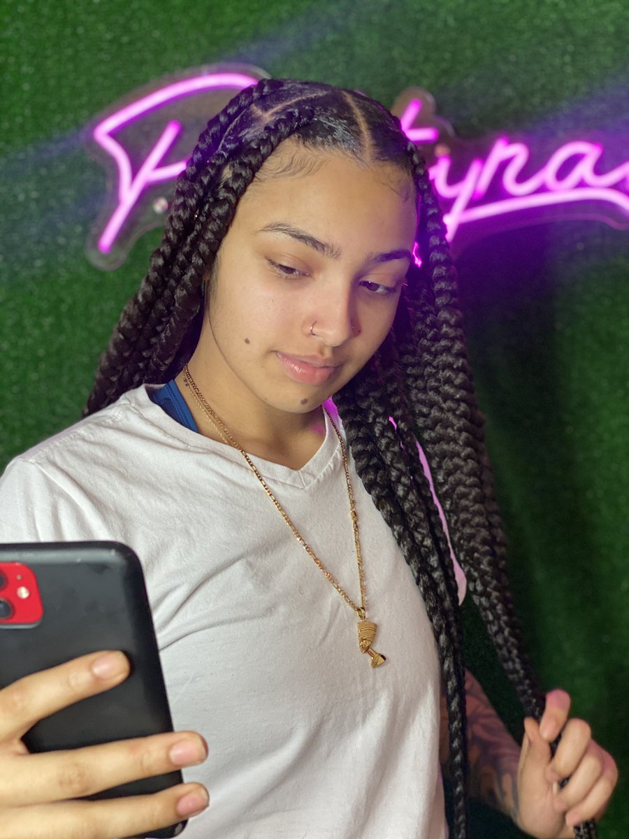 charisma_niyah's tweet photo. KNOTTLESS box braids 
 #boxbraids #knotessbixbraids #hairstylist https://t.co/m1vB2LTidn