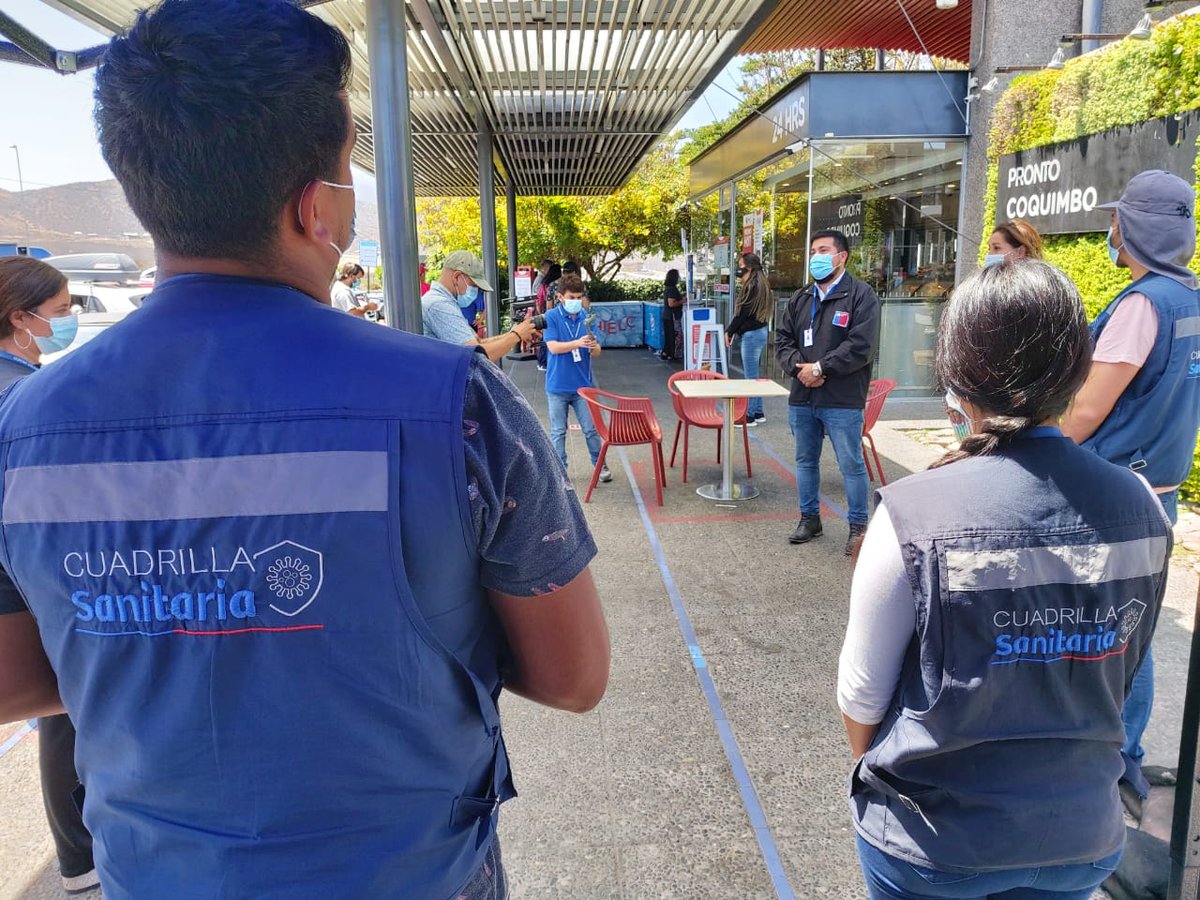 En el Pronto Copec de #Coquimbo dimos inicio hoy a la estrategia #CuadrillasSanitariasEnTuRuta 🚙🚛🚗iniciativa que consiste en la intervención de estos jóvenes en los centros de detención de los viajeros interregionales para reforzar la educación sanitaria sobre el #COVID_19 👉