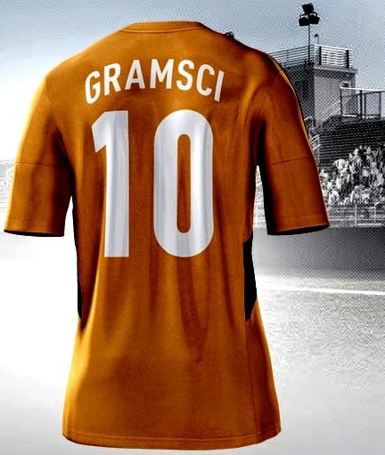  GRAMSCI Y EL FÚTBOLEn el día de su natalicio y como parte de la sección "políticos y el fútbol", hoy vamos a hablar de Antonio Gramsci, que aunque no lo crean también teorizó sobre el fútbol. "El fútbol es el reino de la libertad humana ejercida al aire libre"