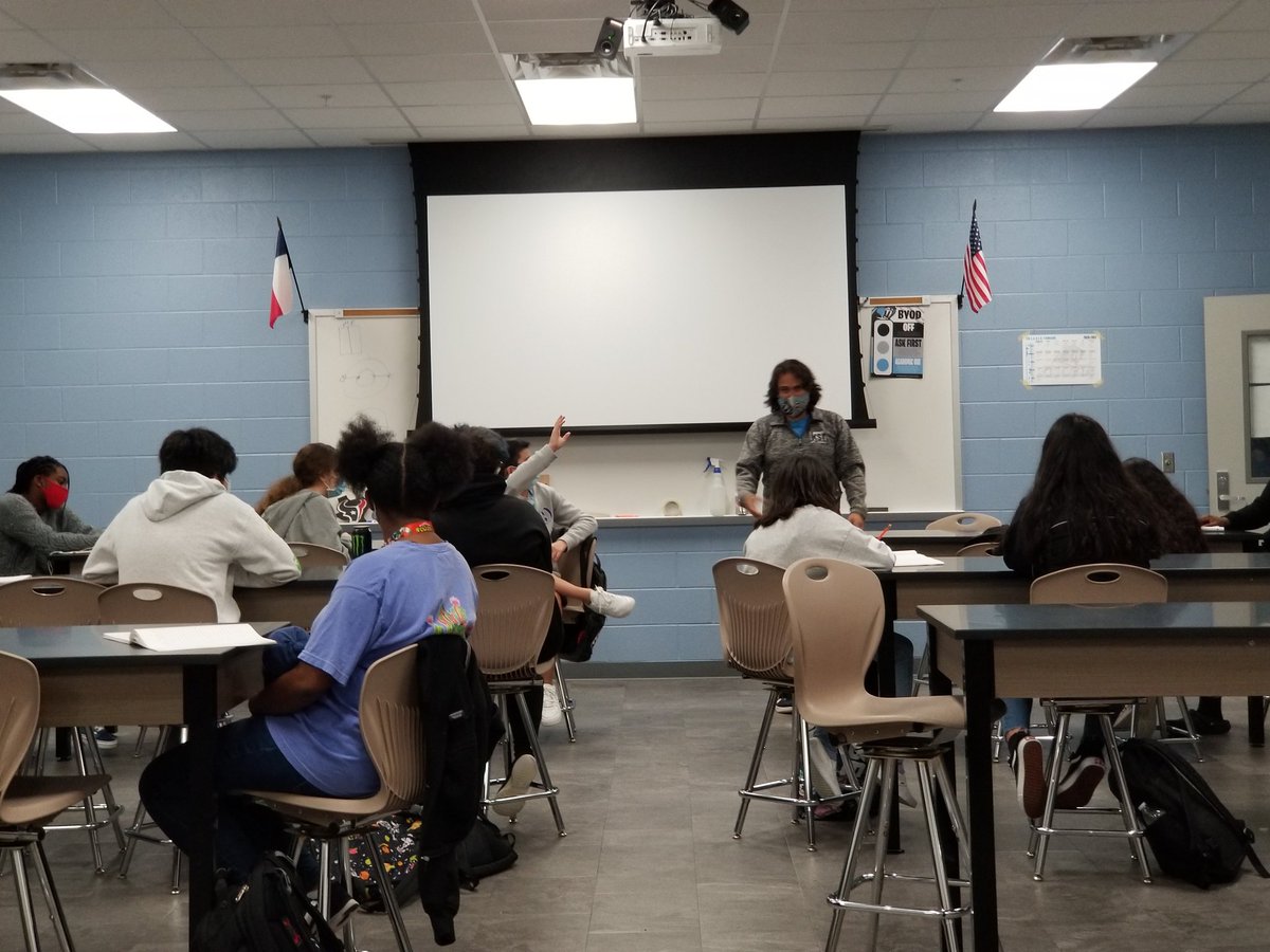 SaberCatTech's tweet photo. Thank you @AdrianLBerg for coming to talk to my Career Investigations students about Careers in education! https://t.co/4Y4DXGVfwA