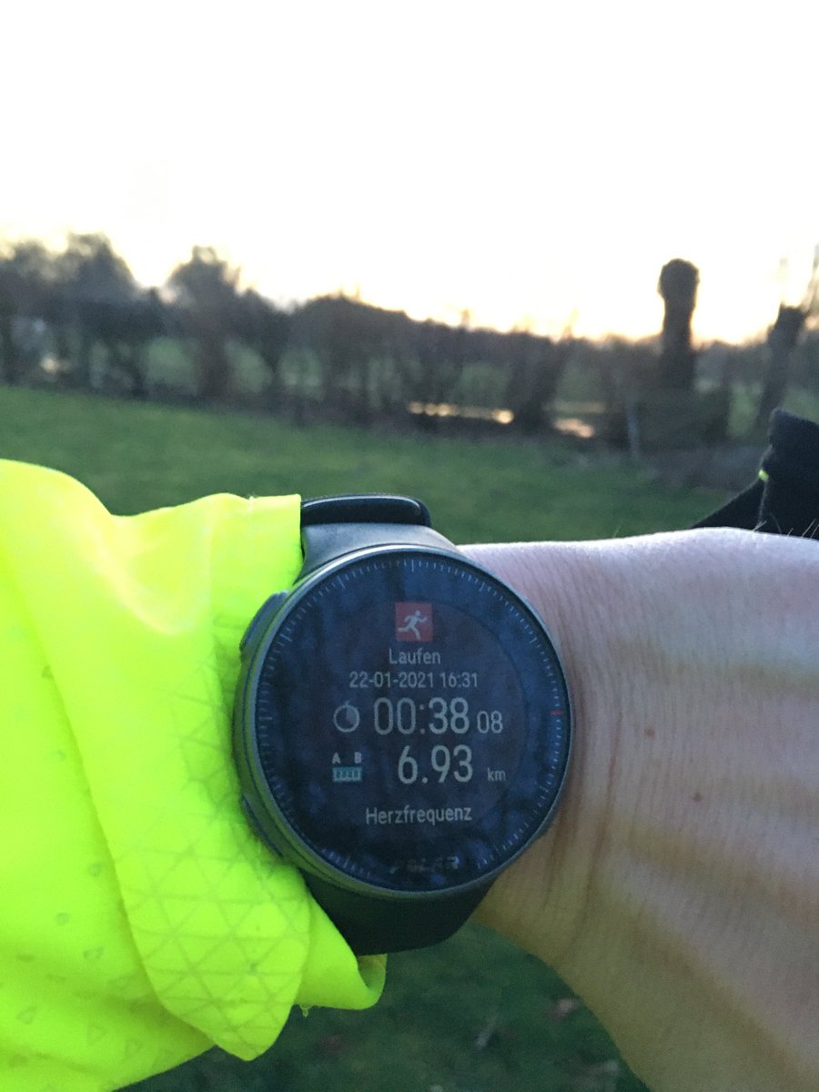 Erste Runde nach der verletzungsbedingten Pause. War vom Kopf total schön! Und es war hell!!!! ☀️🏃🏻‍♂️🎊
#laufen #teamlangehose #twitterlauftreff #polarvantage