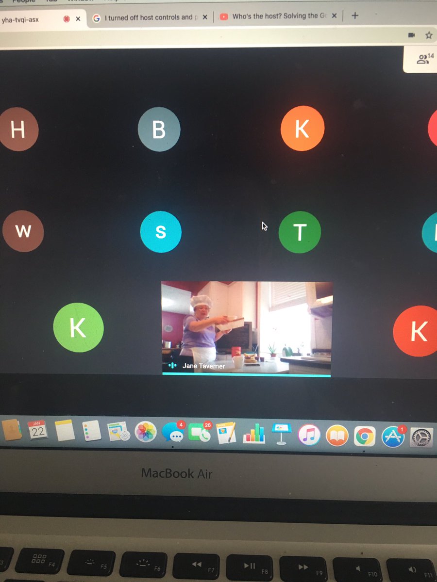mommanana20's tweet photo. Today the English 2/3’s @BrookeCentral had fun with our mystery guest “Chef Soup a Star” aka Ms Taverner. Thanks for making our morning #bbroncos https://t.co/PajBgwgYgV