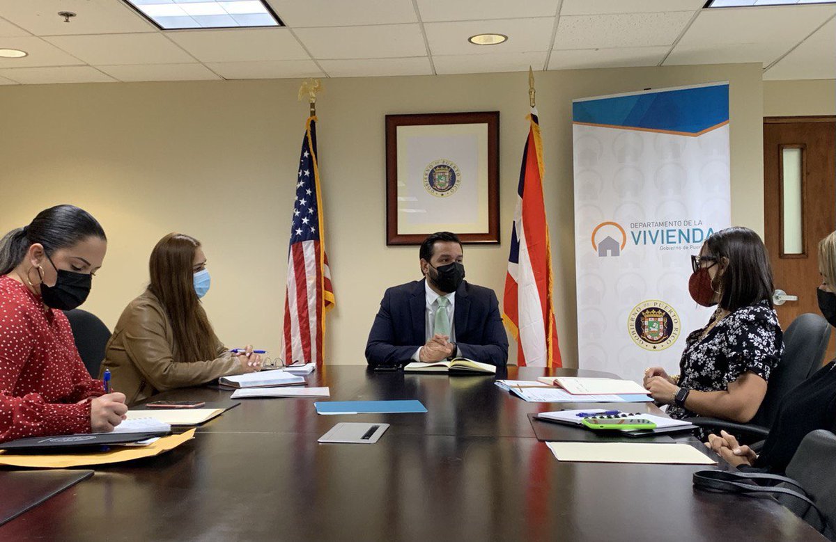 Aunar esfuerzos en beneficio de las comunidades es nuestro norte. Hoy, junto a la directora de la Oficina para el Desarrollo Socioeconómico y Comunitario de Puerto Rico (ODSEC), Thais M. Reyes, delineamos los planes de trabajo para continuar los servicios a la ciudadanía.