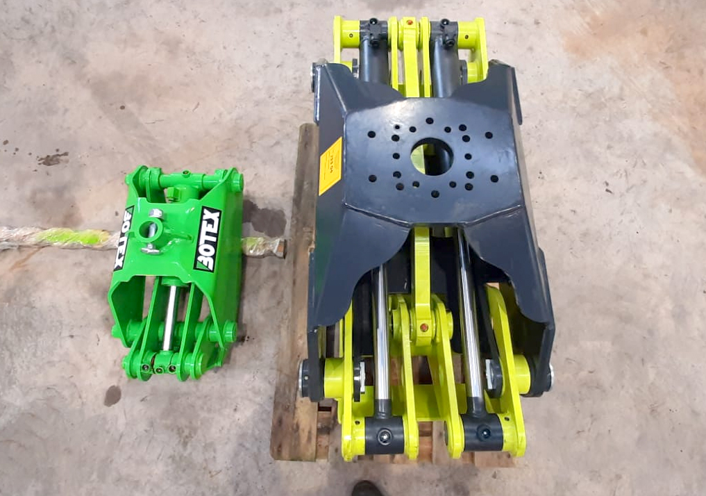 JasPWilson's tweet photo. Timber grabs... big and small. The Lasco one opens to 2 metres!! #jaspwilson #lasco #botex #forestry #arborist #treework #forestrycontractor #woodlandmanagement #timberforwarding #cranefeed #brash https://t.co/QUzsdlowpz