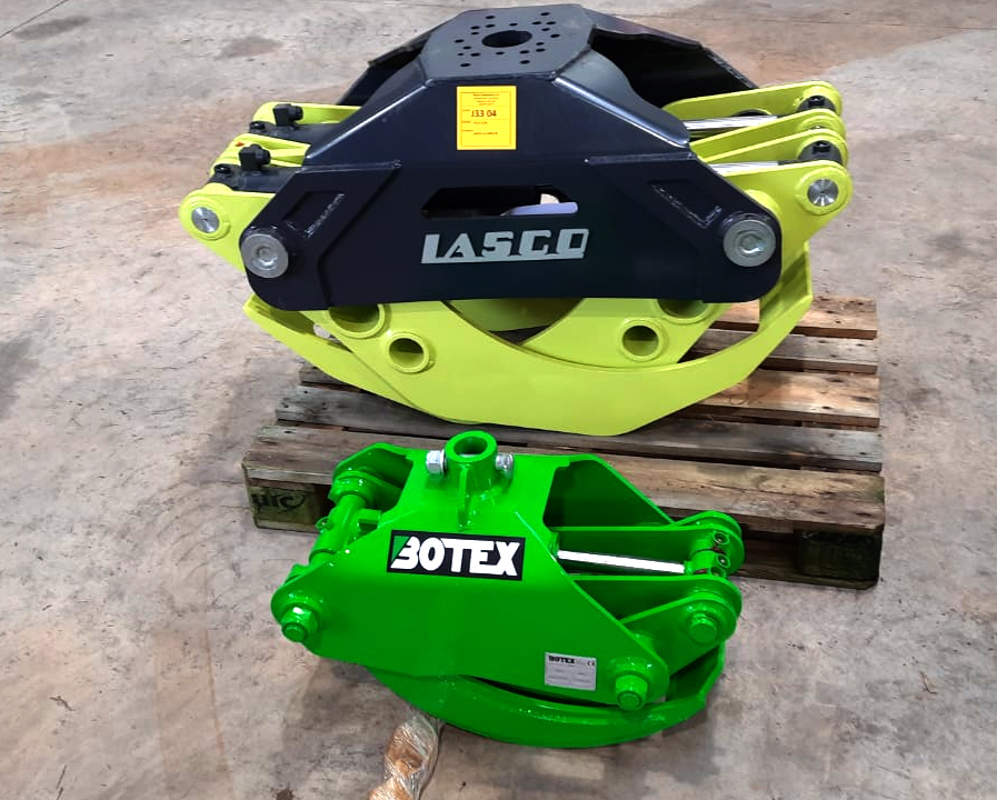 Timber grabs... big and small. The Lasco one opens to 2 metres!! #jaspwilson #lasco #botex #forestry #arborist #treework #forestrycontractor #woodlandmanagement #timberforwarding #cranefeed #brash