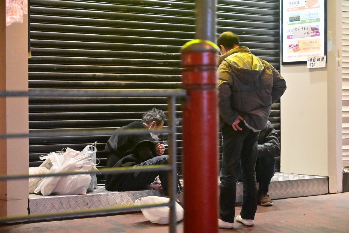 Outside Woosung Street Cooked Food Market. Supplies have been moved it for rumoured community lockdown around the Jordan for compulsory  #COVID19 test aiming to clear spiking infection in the area.While residents are still playing chess around.