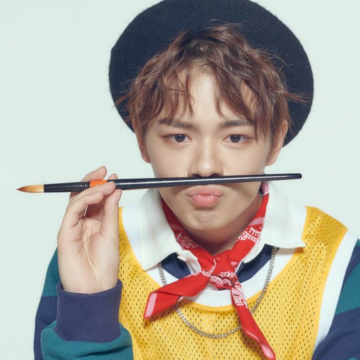 10. Tsurubo Shion - Main RapperBorn Dec. 11th, 2000 (Sagittarius)178cm. Member color: GrayAlien king