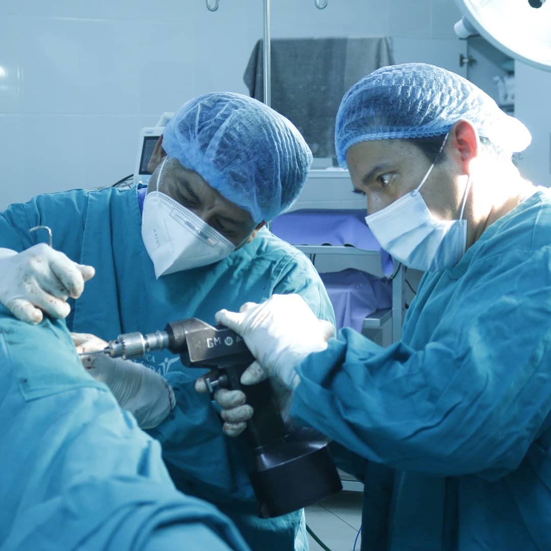 DrPretell's tweet photo. Paciente con #fractura basicervical de #fémur antigua, le realizamos una reducción cruenta más #osteosíntesis con placa – tubo más #osteotomía, procedimiento para este tipo de #cirugías, logrando la recuperación de la funcionalidad y caminar normalmente. #Ortopedia #Traumatología https://t.co/cppWHbXQ3a