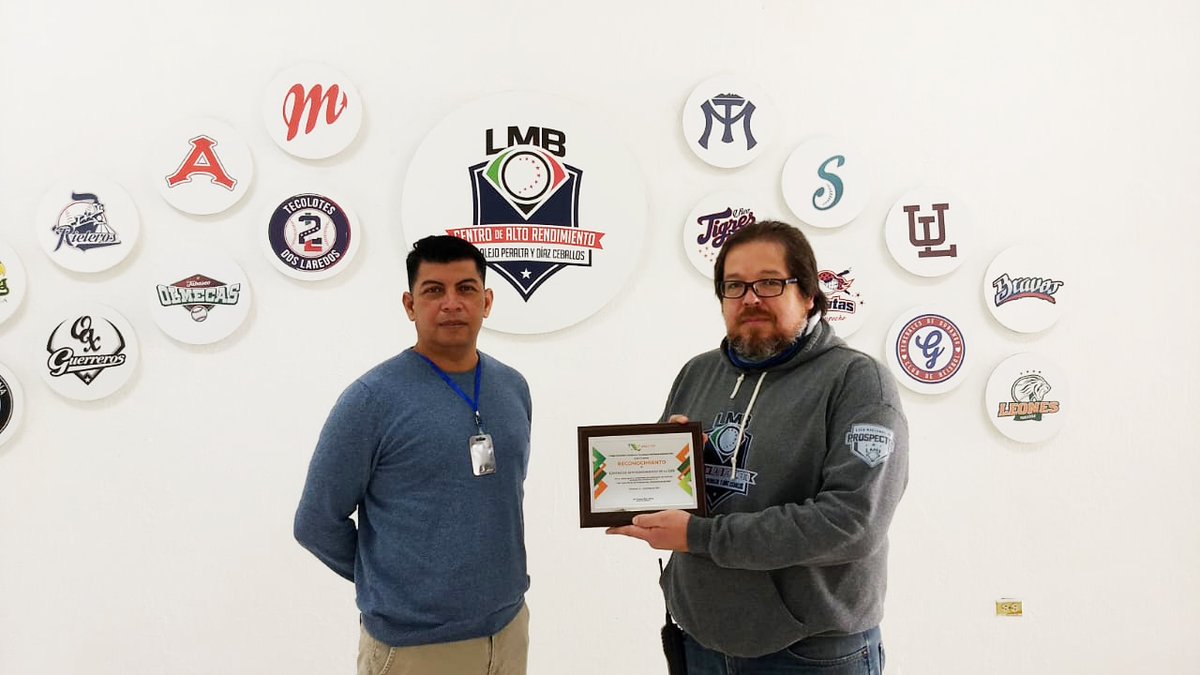 LMBBanorte's tweet photo. El Centro de Alto Rendimiento de la @AcademiaLMB recibió un reconocimiento del Colegio de Estudios Científicos y Tecnológicos del Estado de Nuevo León 🏅🎓

Por participar en el Ciclo Virtual de Conferencias y Experiencias de Vida con una plática impartida por @luis_umpirelmb ⚾ https://t.co/JAgYPLOX3N