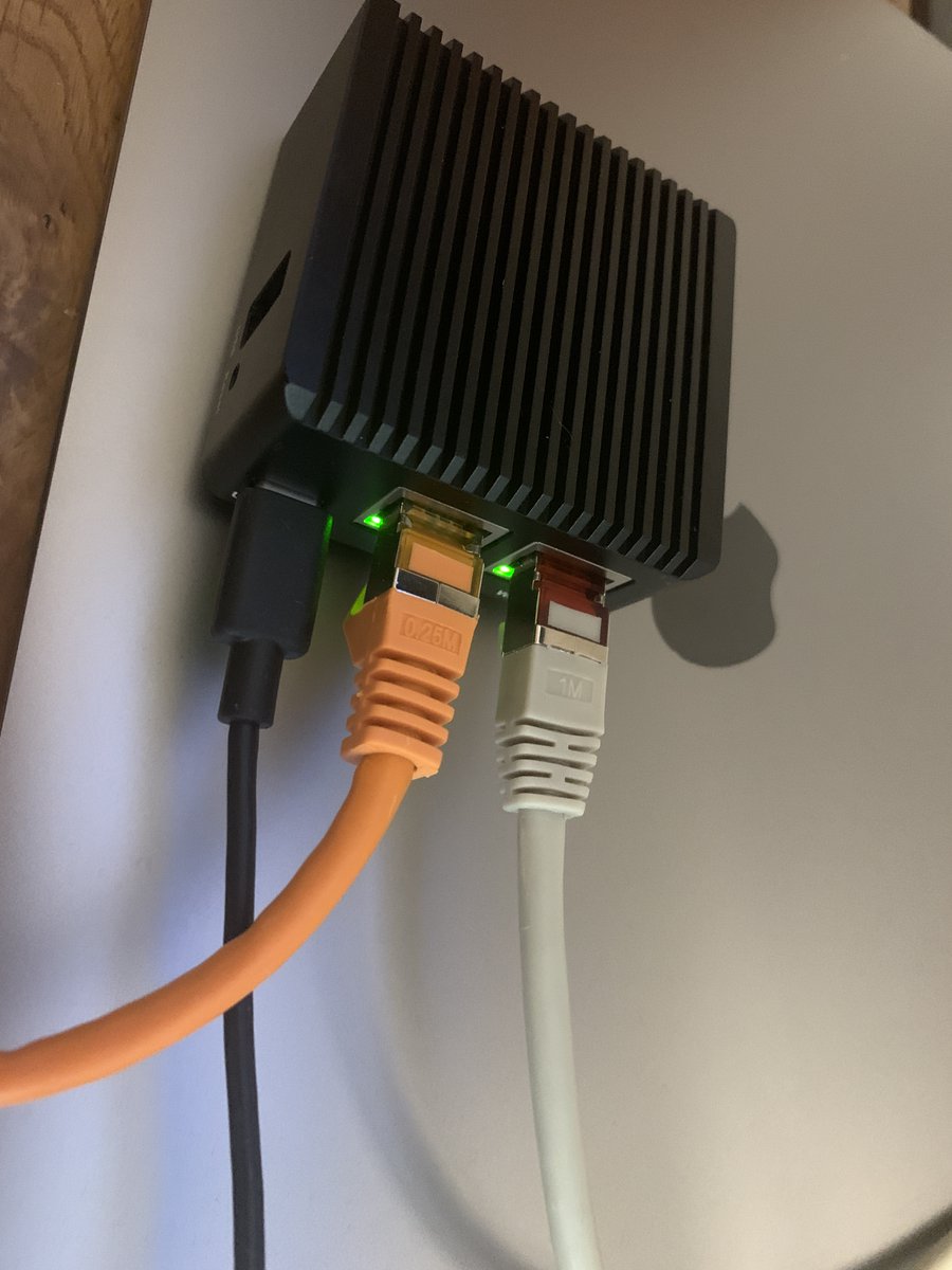 Wir testen gerade das zweite Nanopi R2S mit unserer Wireguard Firmware.

200Mbit/s haben wir schon gesehen, allerdings begrenzt durch den Testanschluss :).

#FFMUC #Freifunk #Gluon