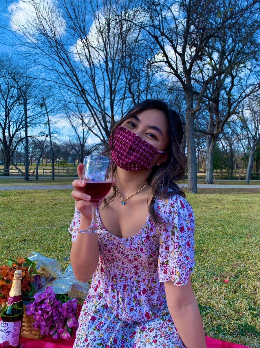 sam_3pen's tweet photo. POV: we’re having a socially-distant picnic and you didn’t have to bring any food bc i’m all 5 courses 😌 https://t.co/aGQTDD4F1g