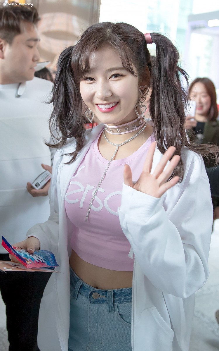 misanapic's tweet photo. Sorry for being inact >.<

🏷 : #sana https://t.co/kFQFd8itF5