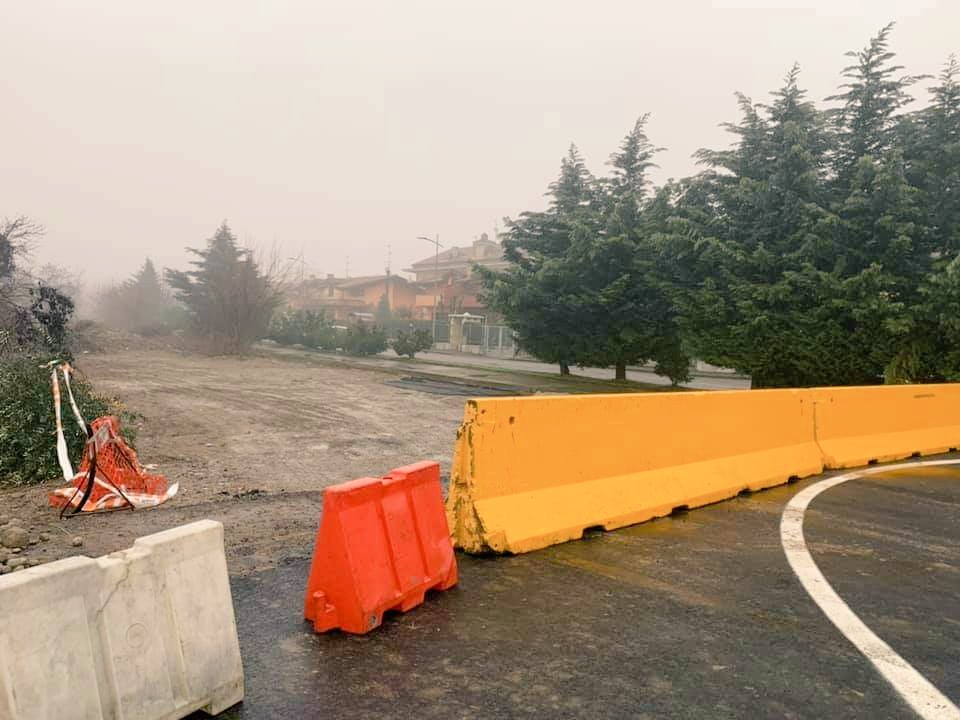 GioMalanchini's tweet photo. Grazie a #RegioneLombardia dopo anni di attesa sarà possibile realizzare la variante di #Boltiere! Sopralluogo con l’assessore @cmterzi e il presidente della Provincia di #Bergamo Gianfranco Gafforelli. Con il #PianoLombardia ripartiamo dalle esigenze dei territori 💪🏻 #Malanchini https://t.co/nWG3abtSs7