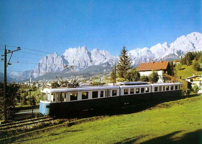5/ The line to Cortina was built in the immediate post-war years out of several initial sections built for military purpose by both the Italian and the Austrian armies. Opened in 1921, the line was electrified in 1929.It costed 38m ₤, that is ~50m€ today for 65 km