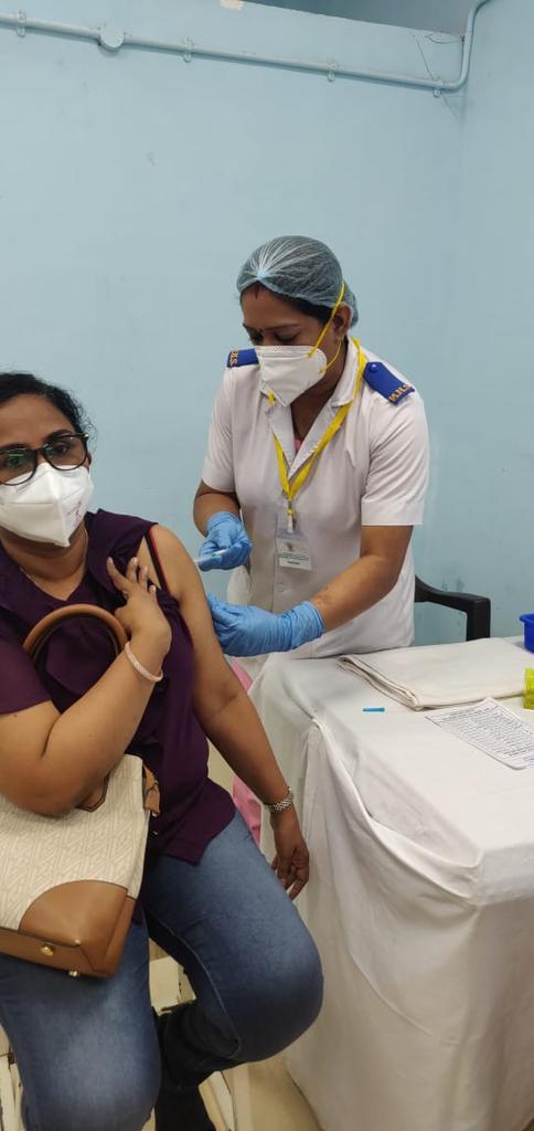 DrHarish139's tweet photo. DEPUTY DIRECTOR Nurse SALLY SUSEEL, Dr L H HIRANANDANI HOSPITAL is the 1/2.5 lakh Indian who took the #CovidVaccine #Covishield today 
DONT MISS UR TURN FRIENDS 
@NITIAayog @MoHFW_INDIA @WHO @CDCgov @PMOIndia @narendramodi
@mybmc did an excellent job in Mumbai @OfficeofUT https://t.co/rSaNFh6GhF