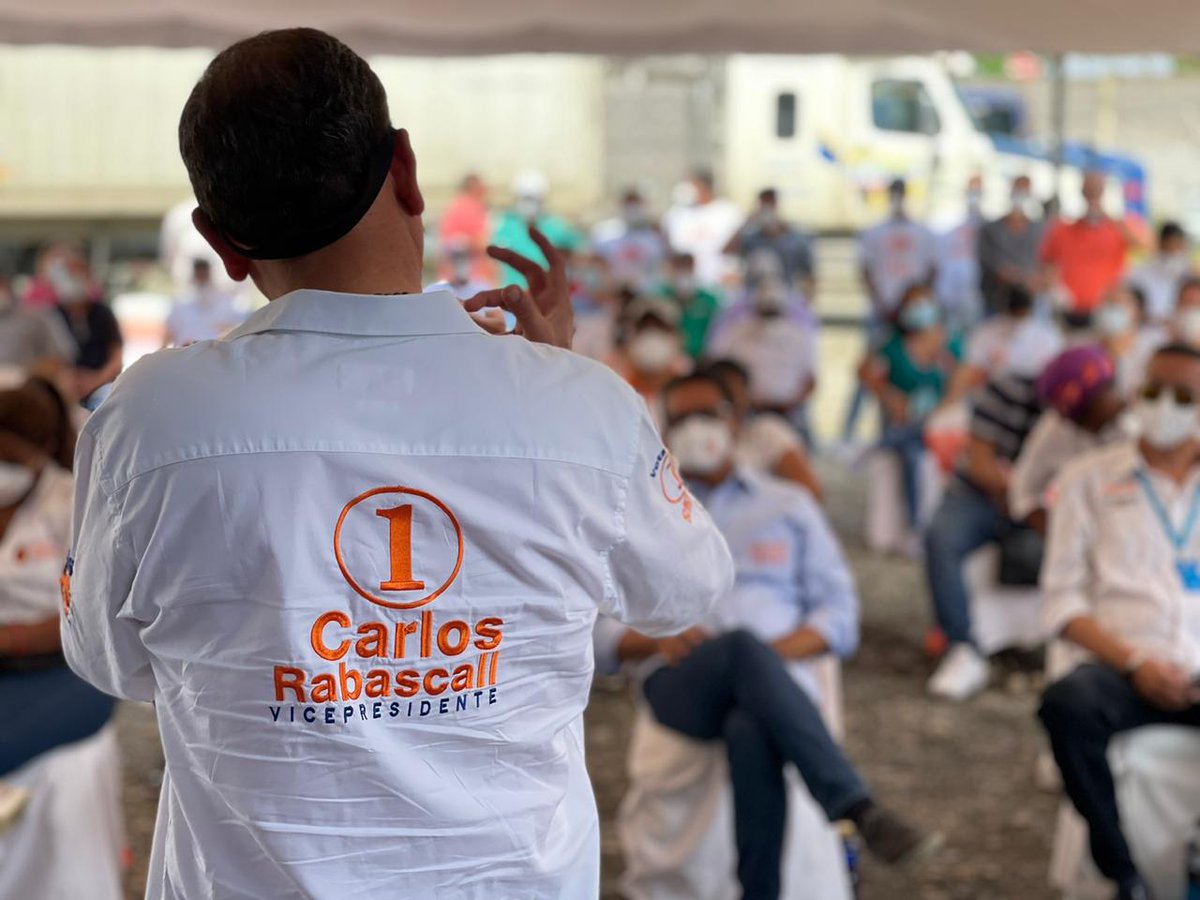 rabascallcarlos's tweet photo. #LosRios Compartí un encuentro con pequeños productores de la Parroquia La Esperanza. Es fundamental que se organicen para fomentar la asociatividad y crear cooperativas de producción. Es uno de los desafíos para salir de la crisis desde los territorios.

#ArauzRabascall https://t.co/OLo7eNfYGo