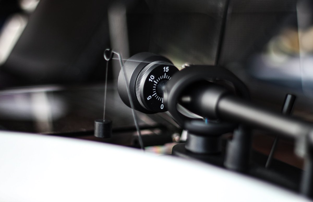 _RichardStreet_'s tweet photo. My old turntable died last weekend so it was the perfect excuse to upgrade. After some research I decided to go for the @ProJectAudioSys Essential III BT.

It’s a thing of beauty! And the sound that comes from it is sublime.

Bought from @FrankHarveyHiFi.
#EssentialIII #vinyl https://t.co/XdeBXmqMsp