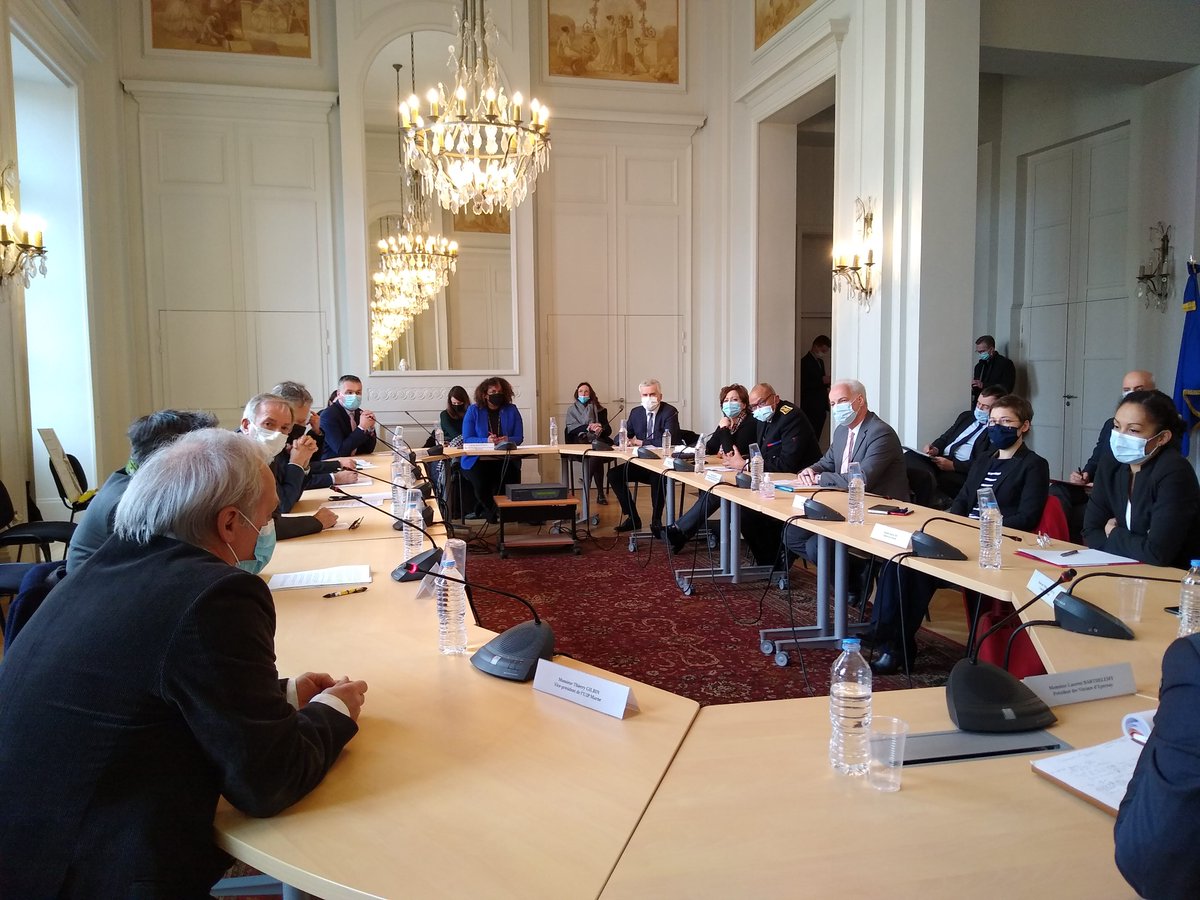 Le ministre a ensuite rassemblé les acteurs économiques de la #Marne autour d'une table ronde à la sous-préfecture de <a href="/VilledeReims/">Ville de Reims</a> 
➡️situation économique locale
➡️mesures d'urgence mises en place #PlanDeRelance