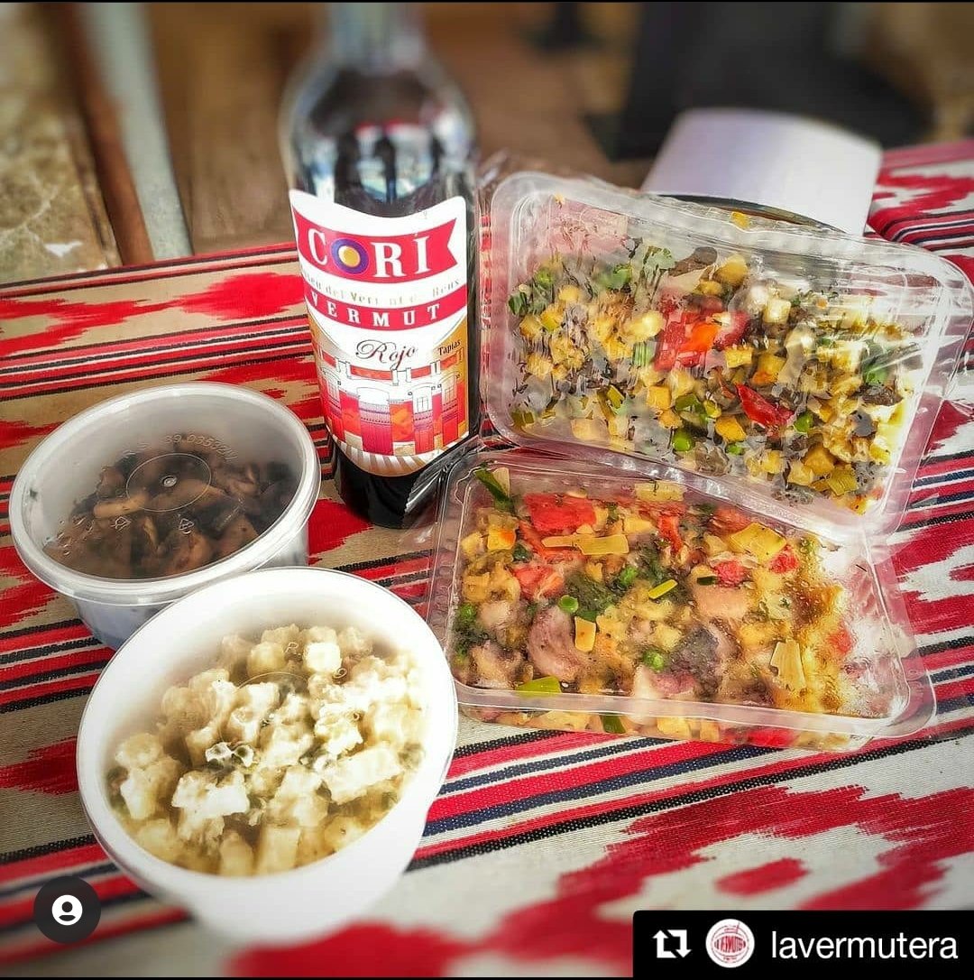 barmavi's tweet photo. Llega el fin de semana y con él el #MaviAt 🍸
✔ 4 tapas a elegir y una botella de vermut por 29,50€
✔ Sólo sábados y domingos.
✔ Vermut 🔝🔝 de nuestros amigos de @La_Vermutera
✔ Pedidos por teléfono o WhatsApp 971 29 00 05.
#BarMavi #Barmaviacavostra https://t.co/cKpfDTEz3m