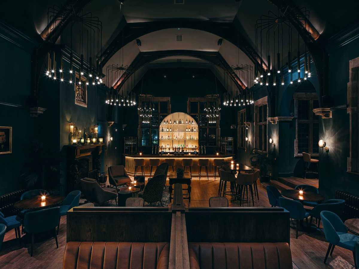 💭 We're dreaming of after-work drinks at The Churchill Tree, Alderley Park 📍✨ Who'll be joining us when it's safe to? #teamdrinks #collaboration #cheshire #fridayfeeling ⚡️💡by <a href="/Artin_light/">Artin Light</a> 📸 by <a href="/studio_gushiyin/">GuShiYin</a>