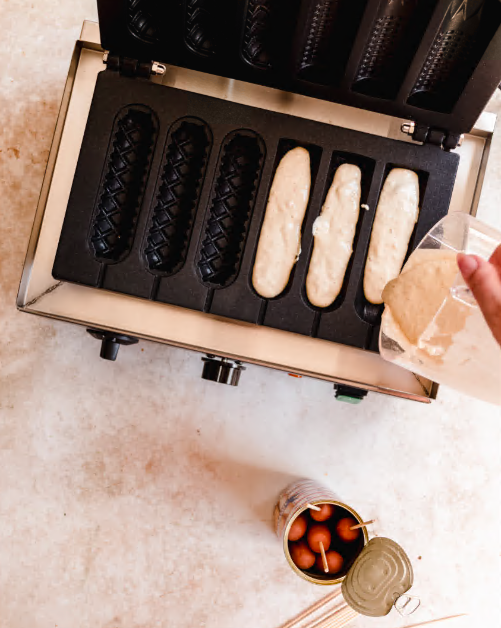 MaximaEquipment's tweet photo. Handmatig Inplannen! 

Wonderful to see these corn-dogs being prepared by the talented chef and influencer Claudia Damen from @Foodfromcloudnine 😋

With some help from our Maxima Waffle Maker
Corn Dog &amp; Hot Dog / Sausage Rolls 🥰

#Waflemaker #CornDogs #Hotdogs #Food #Maxima https://t.co/ufhiARy5wQ