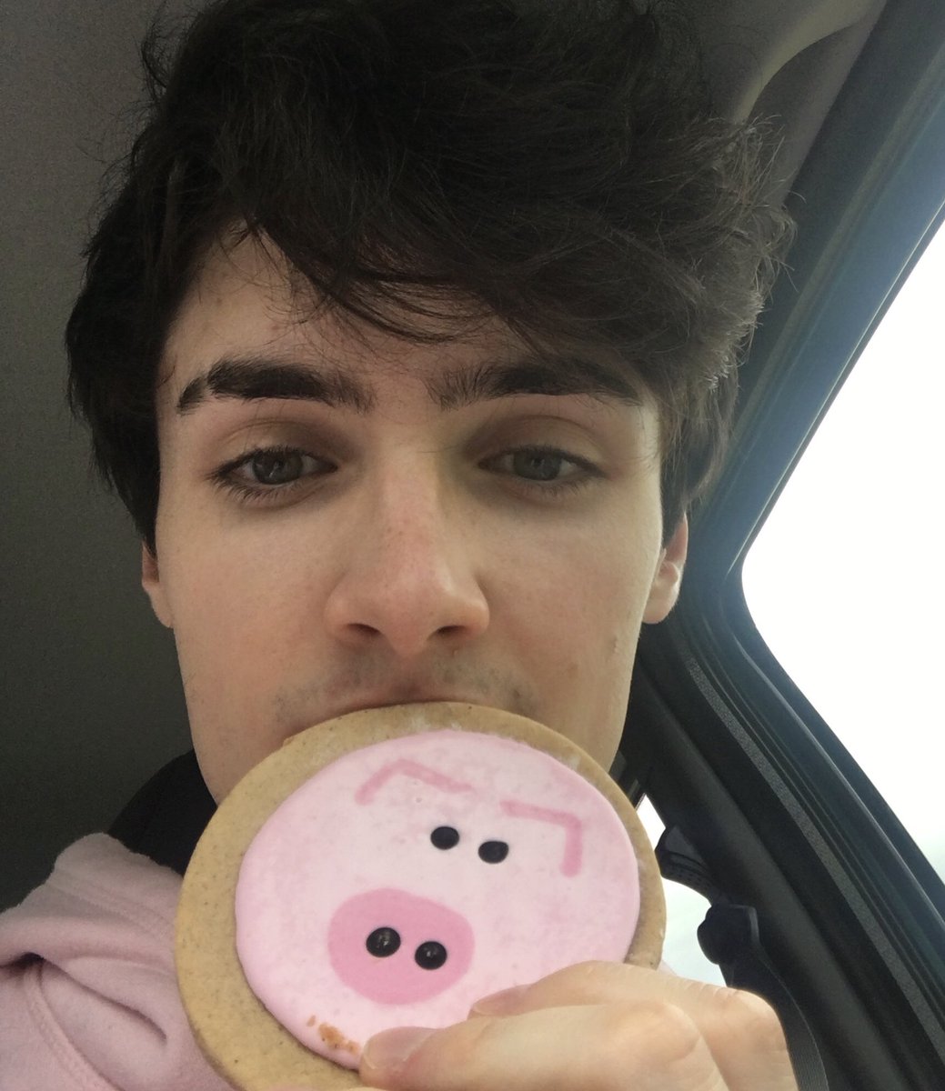 staplerpig's tweet photo. you ever have a friend thats so grossly straight gay? i sent my friend a picture of spifey and he responded with lil huddy smh anyways stan spifey for good luck https://t.co/87sPmhS98M