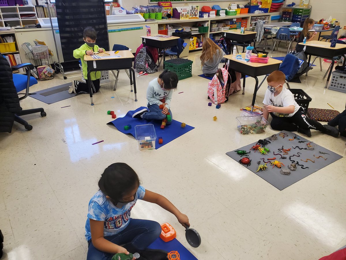 MrsMatuszak's tweet photo. First week in-person for these kindergarteners. They earned some well-deserved play time #Harnewcares https://t.co/fjMpFBcwkp