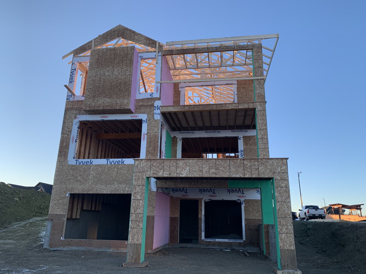 McleanMcleanHo1's tweet photo. More pics of the great progress happening in Edgewater!

#LeducHomeBuilders #LeducBusiness #HomeBuildersLeduc #HomeBuildingTips #CustomHomeBuildersLeduc #NewHomesLeduc #BuildingahomeinLeduc #CustomHomes https://t.co/SFX5L43llr