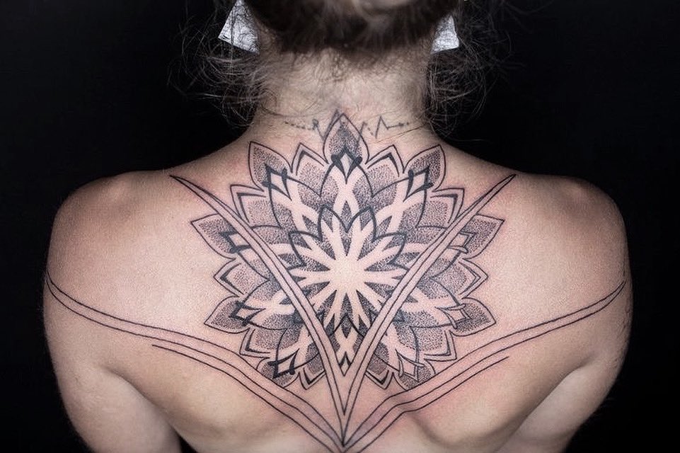 TattooChavi's tweet photo. Fist session, backpiece in progress 🤍 https://t.co/DMGi54SxvE