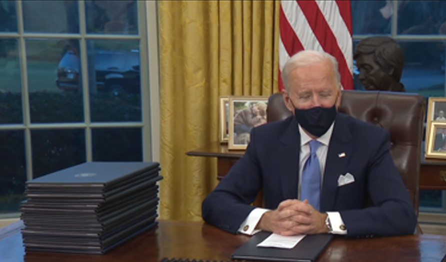 Guess what guys and gals? Found the smoking gun out of all of this drama theatre scene with B!den. It is so simple too.There isnt a parking lot rear of O*val Office:Pretty much can say Castle Rock is crossed out on list now.