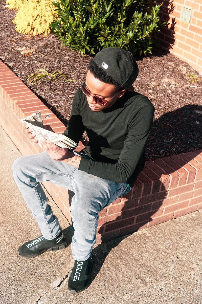 LorMauddd's tweet image. “Where i come from u had to did it before you put it in ya raps🎶, I can’t een put on no fitted🧢 all these niggas they b cap!!!🤷🏽‍♂️..#MoWorld💔