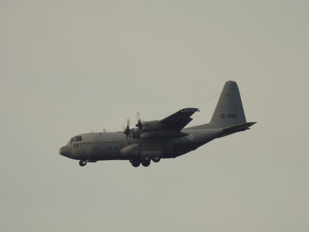 EHEH_Spotter's tweet photo. 🇳🇱Royal Netherlands Air Force Lockheed C-130H Hercules (G-988, #480C06) as flight #TORO02 approach runway21 @ EHEH
🇺🇸USAF Boeing C-17A Globemaster III 06-6162 from the 21st Airlift Squadron (60th AMW) at Travis AFB (CA) as flight #RCH808 FL300
#haveglass #RNLAF #C130 #C17 https://t.co/ZurriOFpuW