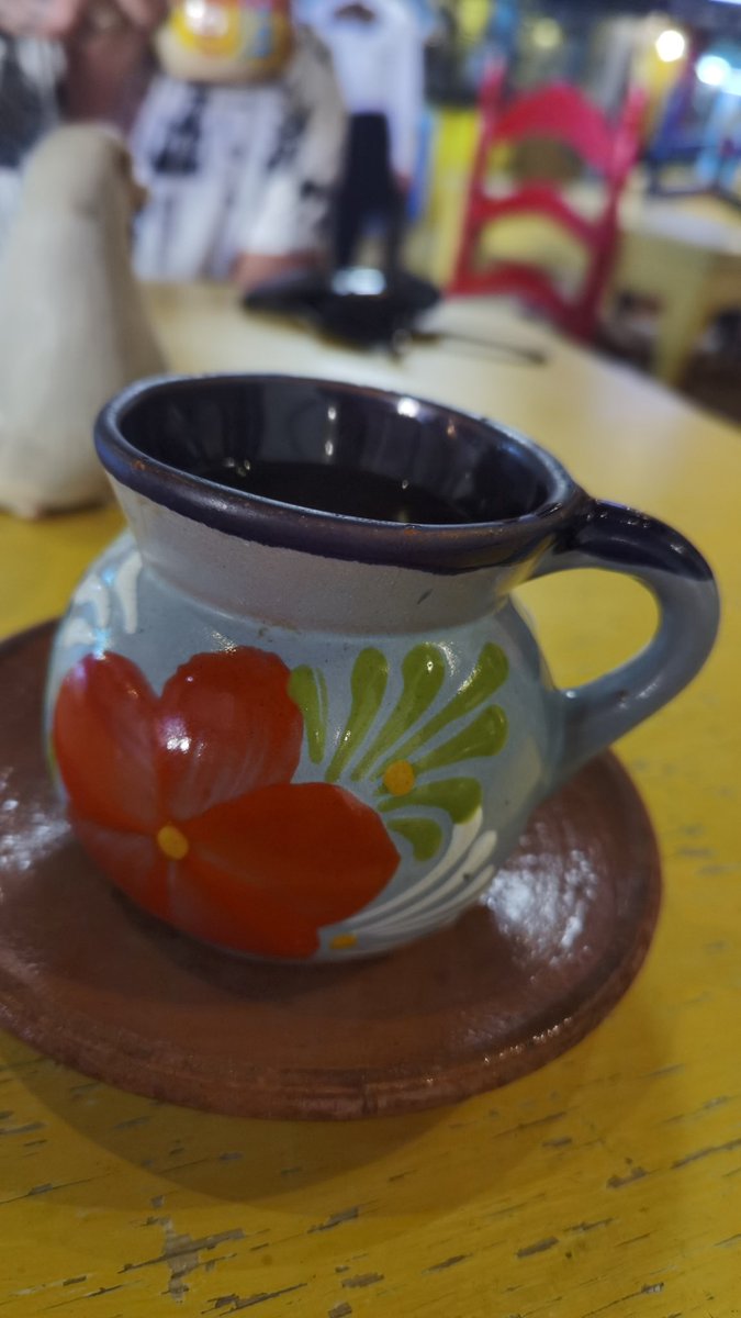 Kachorro_peques's tweet photo. Starbucks estará muy perro en MKT, pero se la pela al cafesito de olla de Chiapas 😎 https://t.co/lUfrU1PgqQ