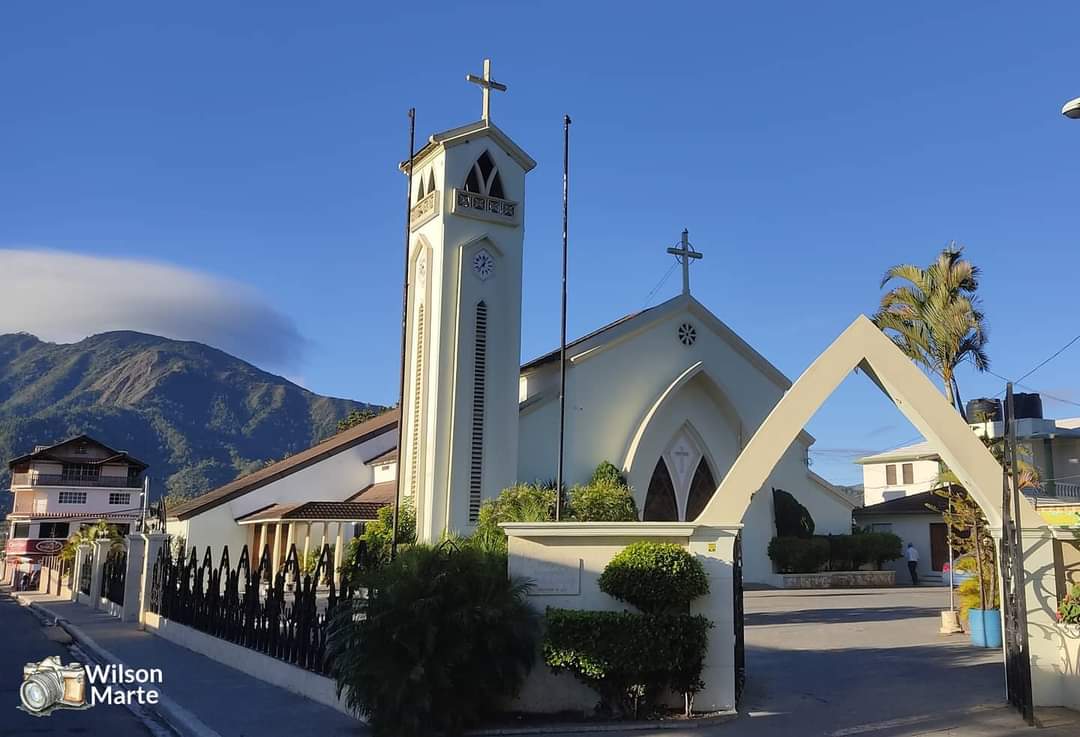 biotoursrd's tweet photo. Aquí cerquita de Dios. 

Templo Parroquial Nuestra Sra. De las Mercedes.
📸 @WilsonMarte_wm

#Biotoursrd 
#Constanzard
#EscapateEnConstanza
#ConstanzaRD #ValleNuevo
#ConoceTuPais #Camping https://t.co/4Zfcf9HxiJ