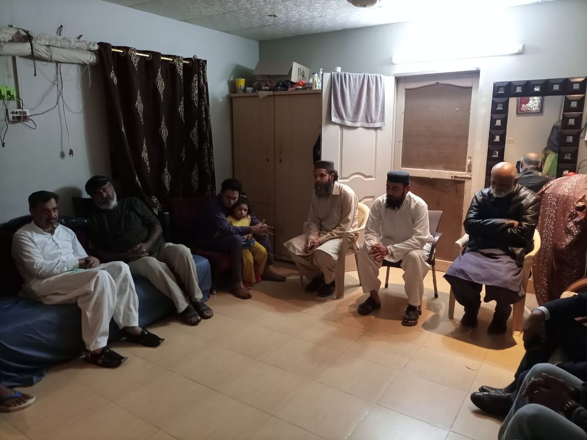 AneebIqbal's tweet photo. پاک سرزمین پارٹی چیئرمین سید مصطفیٰ کمال کی کراچی آرگنائزنگ کمیٹی ممبر عرفان خان بھائی کی گھر آمد۔ مصطفیٰ بھائی نے عرفان بھائی کی اہلیہ کے انتقال پر تعزیت کی اور ان کے اہل خانہ سے ملاقات کی۔اس موقع پر ڈسٹرکٹ سینٹرل انچارج و ممبر نیشنل کونسل عبدالله شیخ بھی موجود 
@SheikhA56759002 https://t.co/LNb3DDhstC