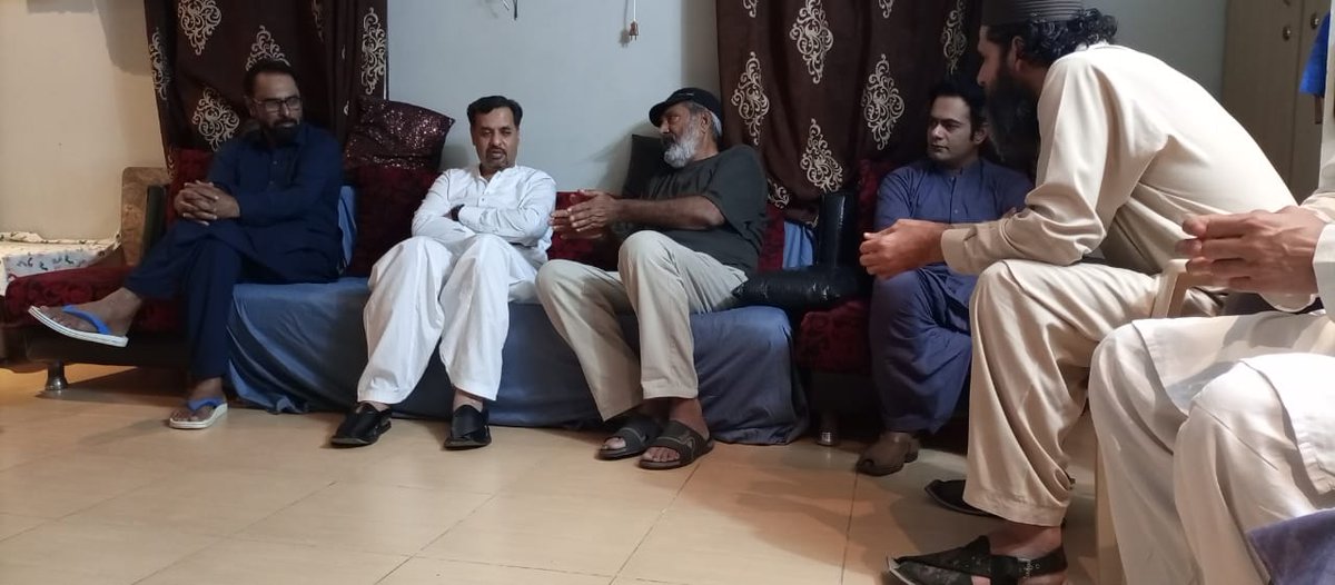 پاک سرزمین پارٹی چیئرمین سید مصطفیٰ کمال کی کراچی آرگنائزنگ کمیٹی ممبر عرفان خان بھائی کی گھر آمد۔ مصطفیٰ بھائی نے عرفان بھائی کی اہلیہ کے انتقال پر تعزیت کی اور ان کے اہل خانہ سے ملاقات کی۔اس موقع پر ڈسٹرکٹ سینٹرل انچارج و ممبر نیشنل کونسل عبدالله شیخ بھی موجود 
<a href="/SheikhA56759002/">Sheikh Abdullah</a>