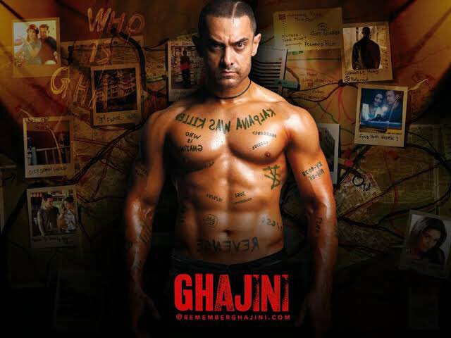 Film: Ghajini Konu: Aksiyon, Gerilim IMDb: 7.3 Ünlü bir iş adamının nişanlısı, gözlerinin önünde bir mafya lideri tarafından öldürülür. Kendisinin de kafasına vurulan darbe sonucu her 15 dakikada bir hafızası silinmektedir. Ama buna rağmen mafya liderini aramayı sürdürür.