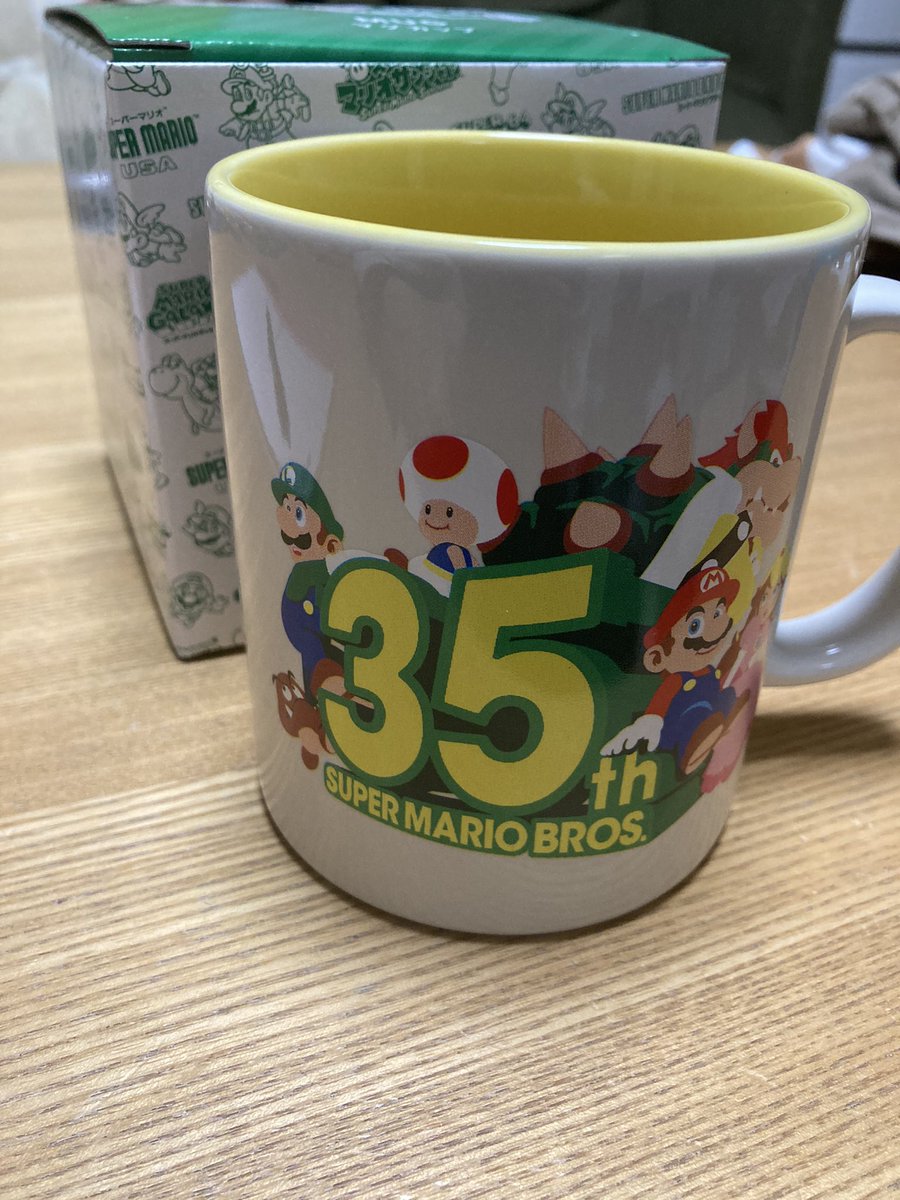 トテトテトッテン 21年 気持ちも新たにマグカップを新調 スーパーマリオブラザーズ35周年記念マグカップです 可愛い スーパーマリオ 任天堂 マリオ好き Usj行きたい ヨッシーに乗ってみたい