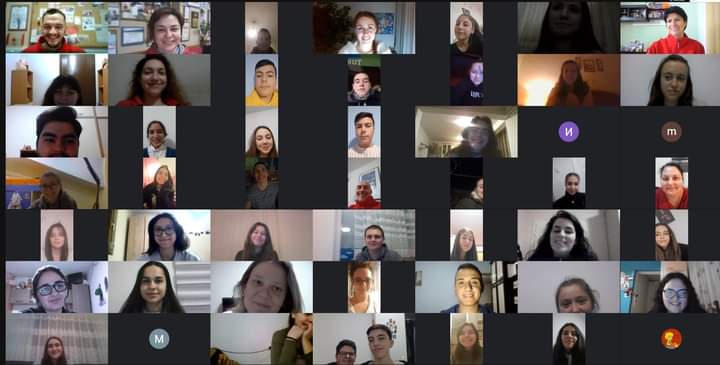 Почеток на ЦКА-ПХВ програма

Вчера вечер со почеток во 18.00 часот се оддржа првата ЦКА-ПХВ работилница за 2021 година. Со тоа се започна новиот ПХВ циклус кој оваа година ќе има за цел зајакнување на капацитетите на младите низ целата земја.