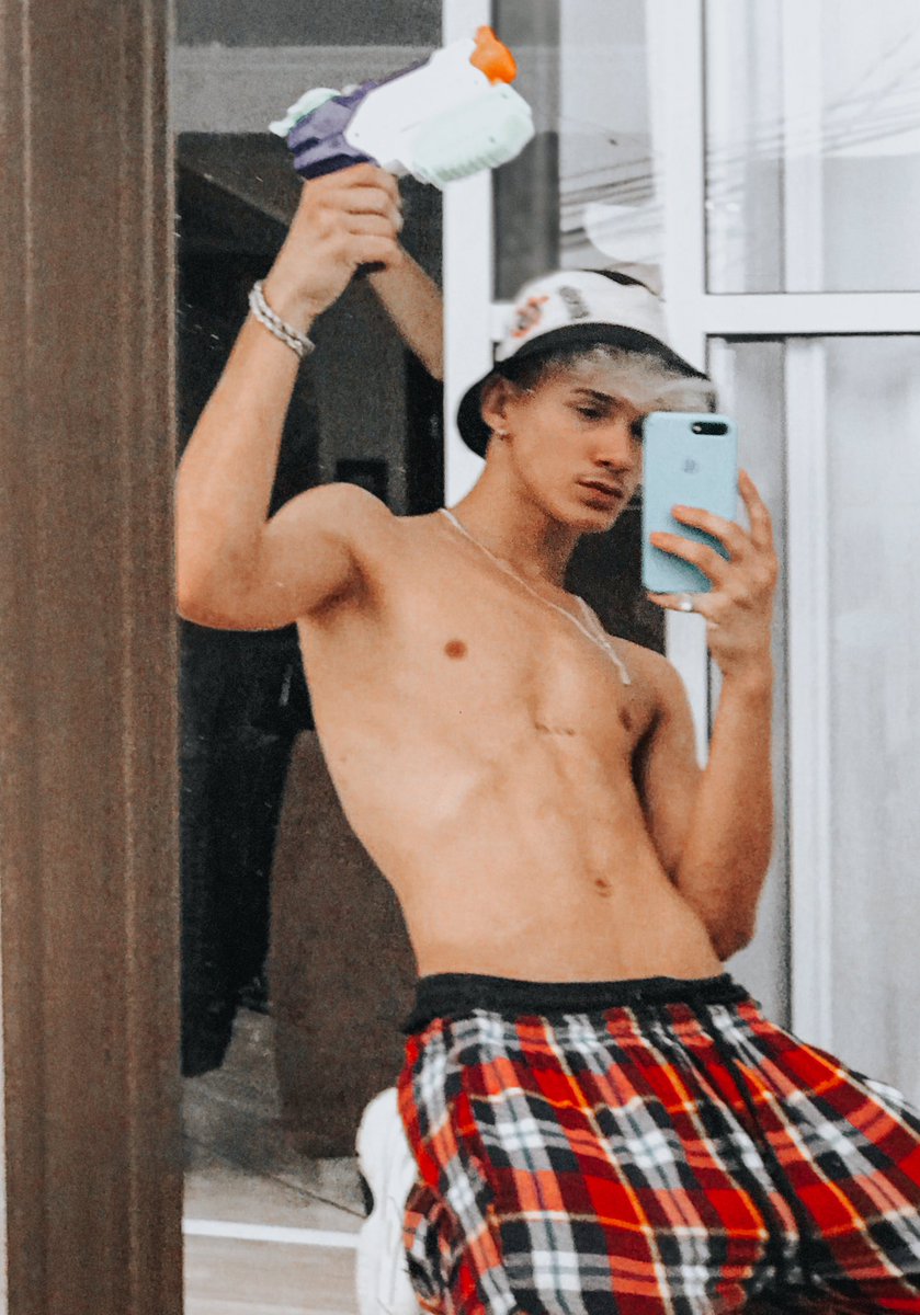 danizeyy's tweet photo. Vamo brincar? https://t.co/AJM3VmnWkp