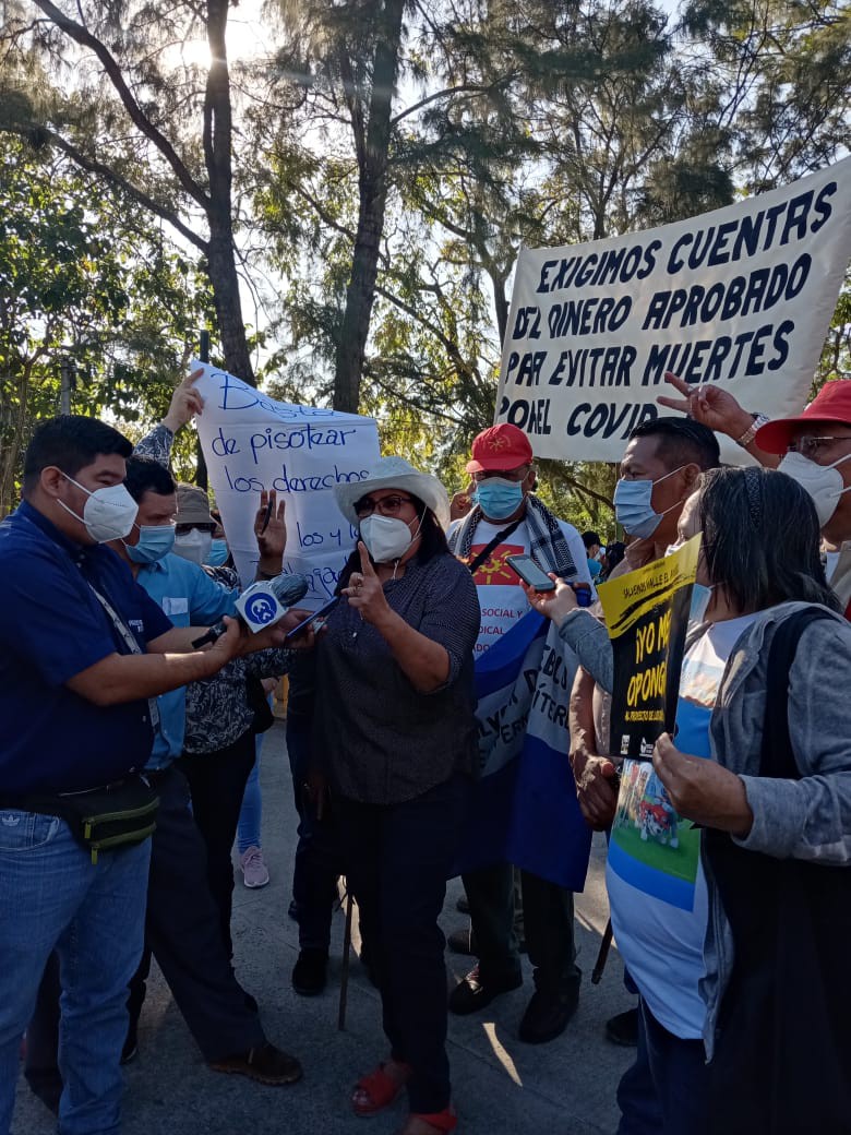 balam_acab's tweet photo. Trabajador@s, estudiantes y emplead@s se manifiestan en esta fecha histórica de la masacre de 1932 https://t.co/Ln5XOA6YSJ
