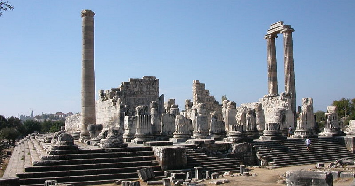 The temple to Apollo in Didyma was constructed sometime in the 6th century. A large sum of gold was deposited within the treasury at the time by king Croesus.