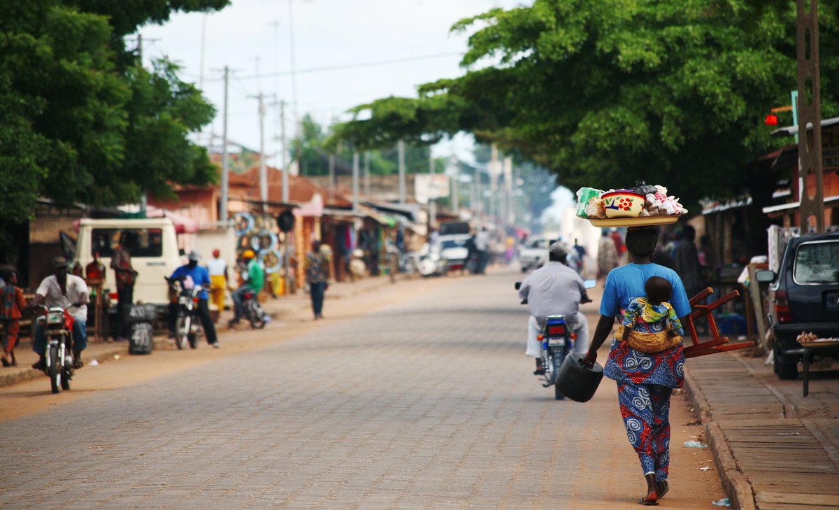 AlbertBourla's tweet photo. Today @Pfizer announced an agreement with #COVAX for up to 40M doses of our #COVID19 vaccine. We are a proud partner to @gavi, @WHO &amp; @CEPIvaccines to help protect healthcare workers in developing countries. https://t.co/UwuvvIvuRR https://t.co/Ai0ATPrtY5