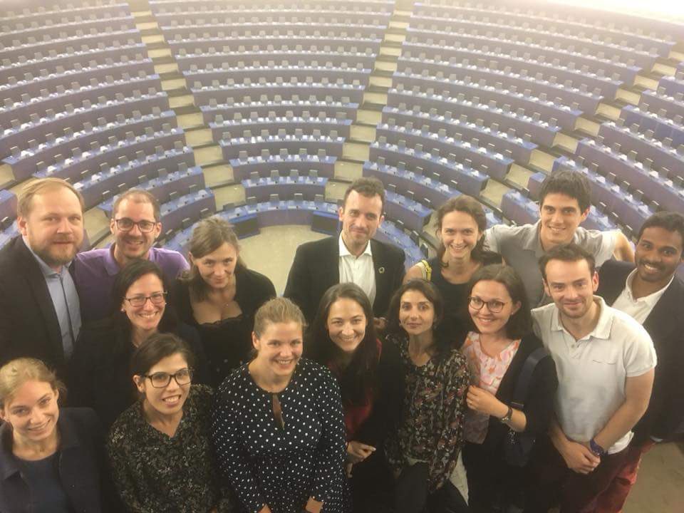 ADAFA_FrDe's tweet photo. #journeefrancoallemande | #deutschfranzoesischertag 
mit schönen Erinnerungen an ein #adafa week-end à Strasbourg 
🎉🇫🇷🇩🇪🎉 https://t.co/FD44V5OClC