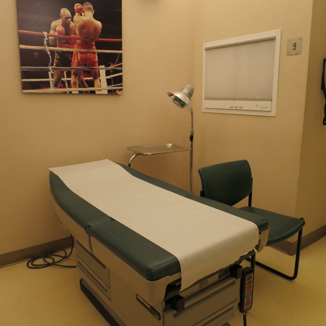 DrJSPruzansky's tweet image. Our procedure room allows us to perform realignment of some hand and wrist fractures under local anesthetic, so you can avoid going to the ER. Call in at 212-249-8700 to schedule your appointment now.
 
#handfracture #wristfracture #fingerfracture #cast #splint #handsurgery